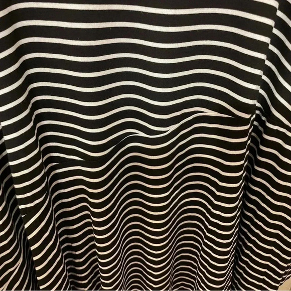 NWOT plus size 4x cotton blend long sleeve asymmetrical bodice seam black/white - Picture 4 of 6